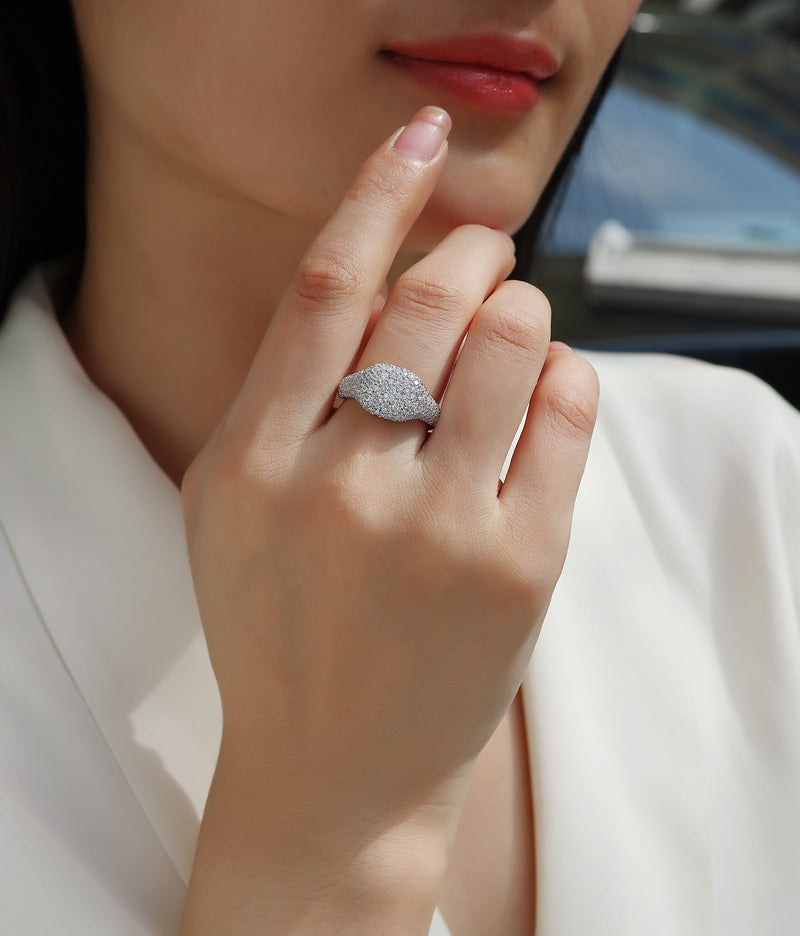 Shining Frenzy - A Wedding Ring Set With Top-quality Moissanite S925 Silver And Platinum-plated Diamond. The Ring Can Be Inspected With A Diamond Pen